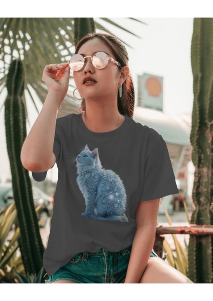 Kadın Tişört – Mavi Kristal Kedi Baskılı, Pamuk Kumaş, Gri / Beyaz Renk Seçenekli