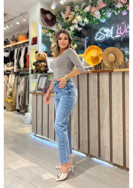 Kesik Paça Yüksek Bel Mom Jean Mavi