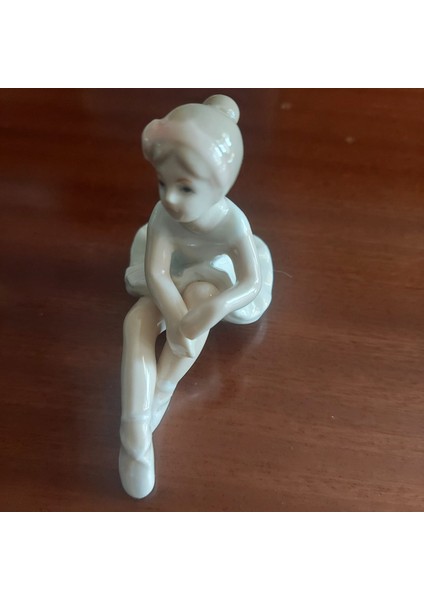 Yükseklik 7 cm Genişlik 10 cm Gürcistan Porselen Balerin 1 Adet