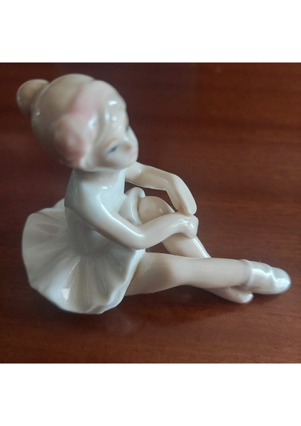 Yükseklik 7 cm Genişlik 10 cm Gürcistan Porselen Balerin 1 Adet