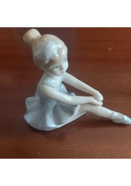 Yükseklik 7 cm Genişlik 10 cm Gürcistan Porselen Balerin 1 Adet