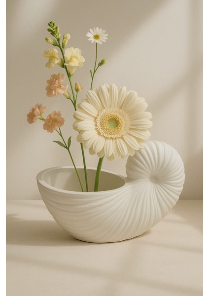Salyangoz Dekorlu El Yapımı Dekoratif Saksı – Şık Tasarım (13 x 8 Cm)