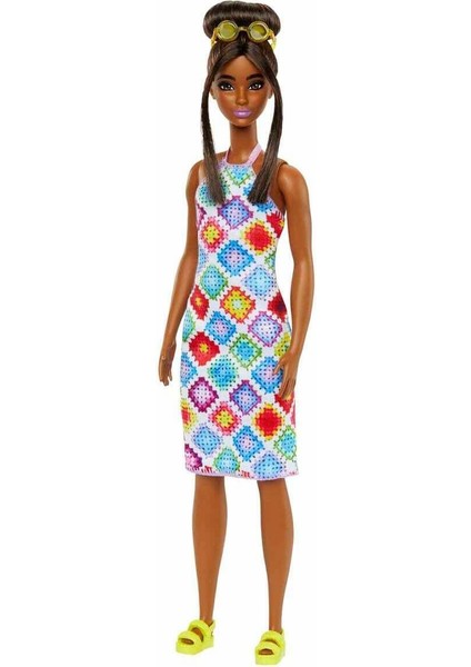 Topuz Saçlı ve Örgü Elbiseli Barbie Fashionistas Bebeği HJT07 1 Adet