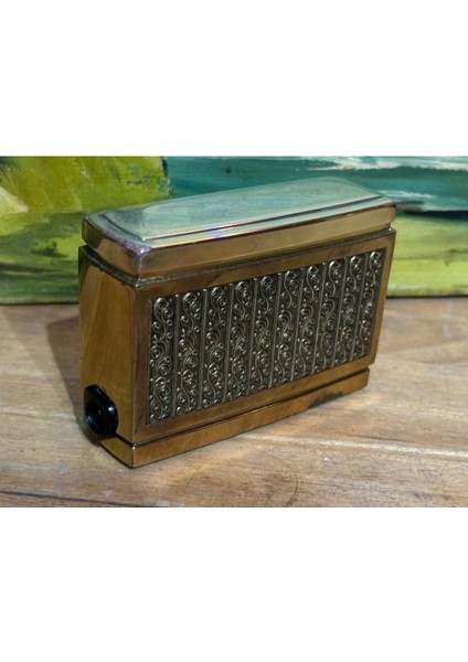 Luxury 1970'S Alman Pirinç Tekerlekli Otomatik Sigaralık - 10,5 cm x 7 cm x 3,5 cm Ölçülerinde 1 Adet fiyatları