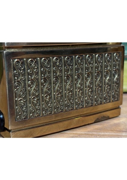 Luxury 1970'S Alman Pirinç Tekerlekli Otomatik Sigaralık - 10,5 cm x 7 cm x 3,5 cm Ölçülerinde 1 Adet modelleri