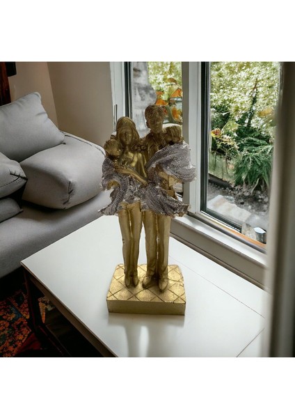 Luxury Dekoratif Kazaklı Mutlu Aile Biblo – Polyester, El Boyaması, Şık Ev ve Ofis Dekorasyonu 1 Adet