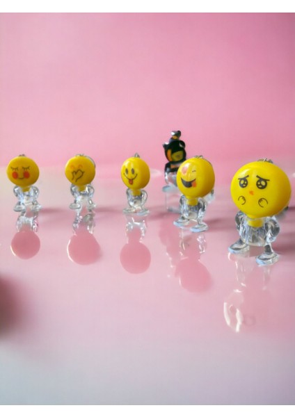 Luxury LED Işıklı Oyuncak Emoji Gülen Surat Anahtarlık 6 Adet 1 Adet modelleri