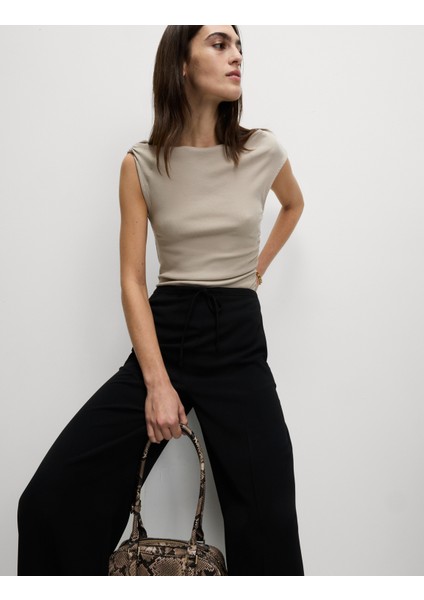 Pamuk Karışımlı Asimetrik Yaka Atlet