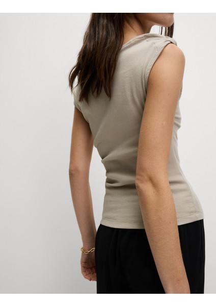 Pamuk Karışımlı Asimetrik Yaka Atlet fırsatları