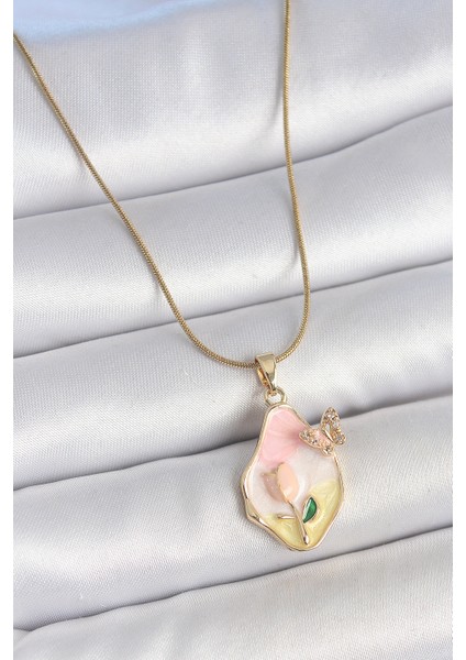 316L Çelik Gold Renk Zincir Damla Mix Renk Çiçek Işlemeli Kelebek Detay Portre Model Kadın Kolye