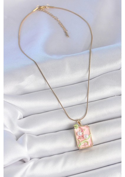 316L Çelik Gold Renk Zincir Pembe Mineli Incli Çiçek Işlemeli Portre Model Kadın Kolye fiyatları