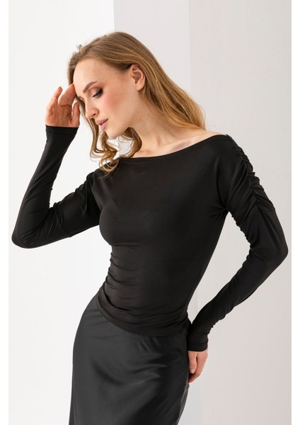 Kadın Kayık Yaka Omzu Büzgü Detaylı Uzun Kollu Bluz Siyah - 2433