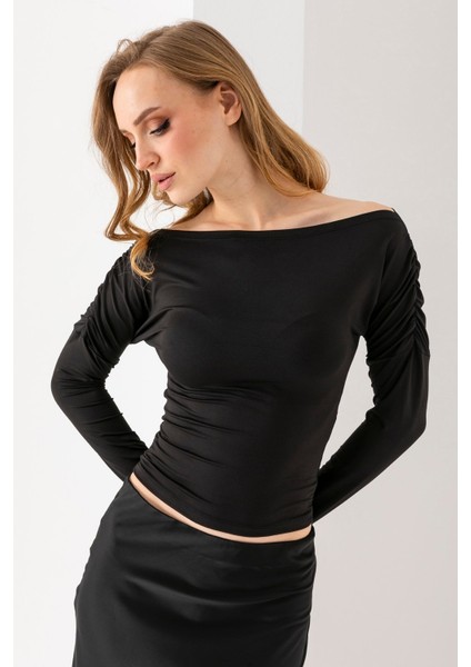 Kadın Kayık Yaka Omzu Büzgü Detaylı Uzun Kollu Bluz Siyah - 2433 indirimleri