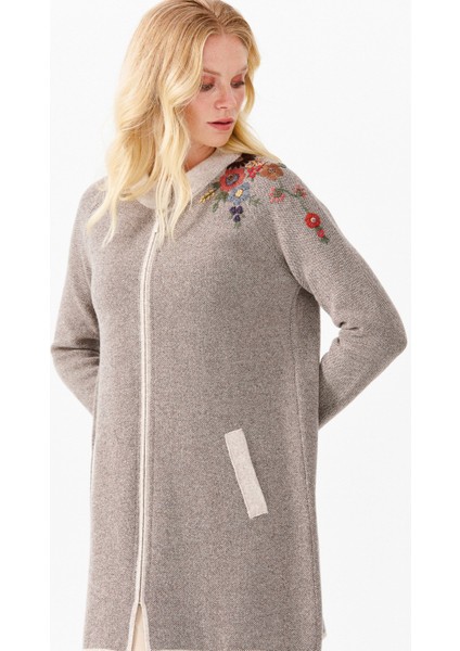 Kadın Dik Yaka Omuzu Nakış Işlemeli Uzun Hırka Bej indirimleri