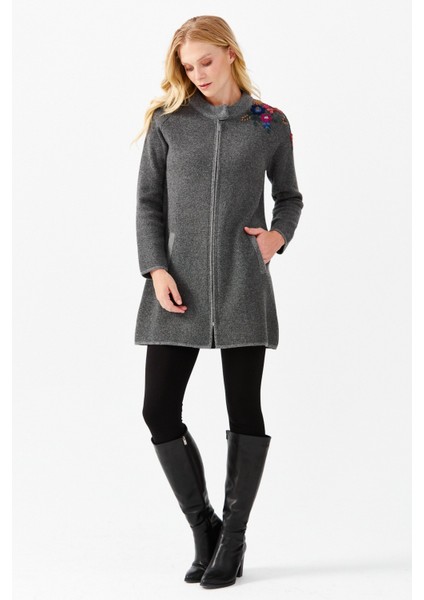 Kadın Dik Yaka Omuzu Nakış Işlemeli Uzun Hırka Füme fiyatları