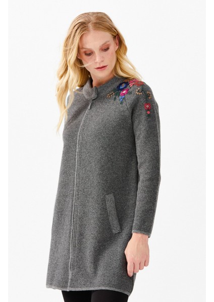 Kadın Dik Yaka Omuzu Nakış Işlemeli Uzun Hırka Füme indirimleri