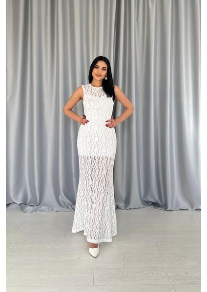 Beyaz Dantelli Kolsuz Elbise