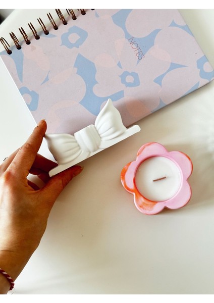 Luxury Fiyonk Şamdan Mumluk ve Çiçekli Pembe Soya Wax Mum Seti , Pinterest Model Set 1 Adet