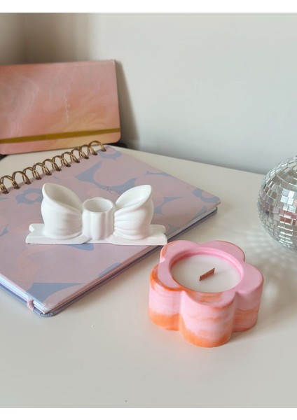 Luxury Fiyonk Şamdan Mumluk ve Çiçekli Pembe Soya Wax Mum Seti , Pinterest Model Set 1 Adet