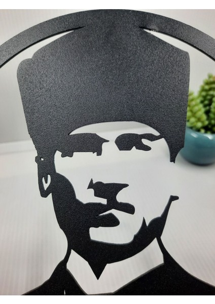 Luxury Atatürk Yuvarlak Çerçeveli Masaüstü Metal Büst -Ev / Ofis Dekoru- Hediye Biblo -18 x 18 cm 1 Adet fiyatları