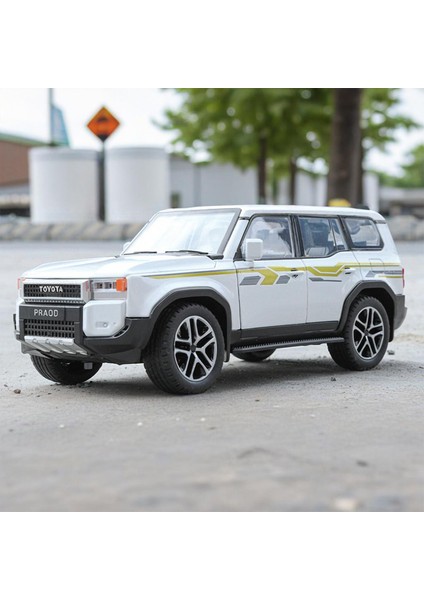 1:24 Toyota Land Cruiser Prado 2025 Off Road Araç Alaşım Pres Döküm Model Araba Ses ve Işık Hobi Koleksiyon Çocuklar Için Hediyeler (Yurt Dışından)