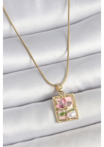 316L Çelik Gold Renk Pembe Mineli Çiçek Işlemeli Inci Detay Portre Model Kadın Kolye