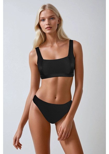 Kelly Bikini