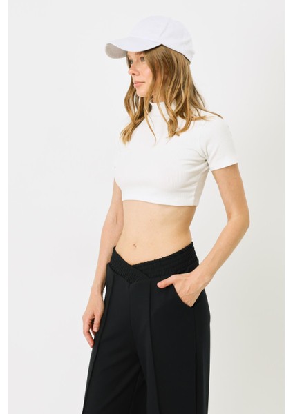 Kadın Kısa Kol Dik Yaka Crop Fitilli Bluz 922 Ekru