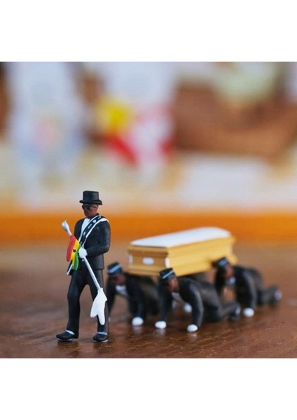 1:64 Aksiyon Figürü Gana Cenaze Tabut Taşıyıcısı Takım Modeli (Diz Çökmüş) (Yurt Dışından)