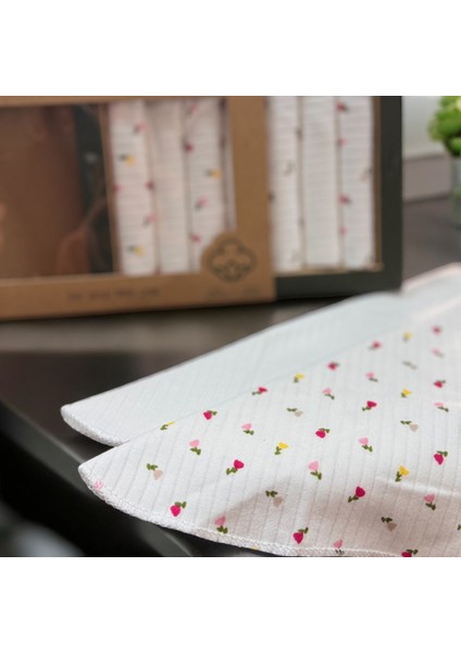 %100 Organik Pamuklu Kız Bebek Ağız Mendili Kutulu 7'li Set