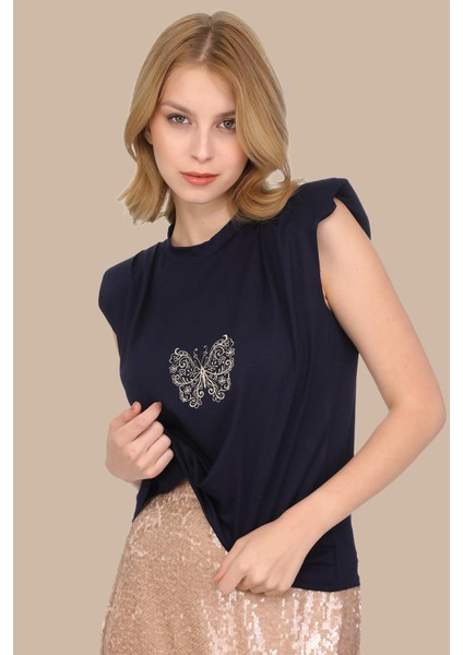 Kolsuz Kelebek Nakışlı Oversize Vatkalı T-Shirt modelleri