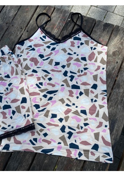 Yazlık Geometrik Desenli Ipli Pijama Takımı fiyatları
