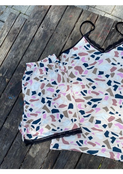 Yazlık Geometrik Desenli Ipli Pijama Takımı modelleri