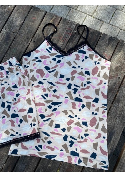 Yazlık Geometrik Desenli Ipli Pijama Takımı indirimleri