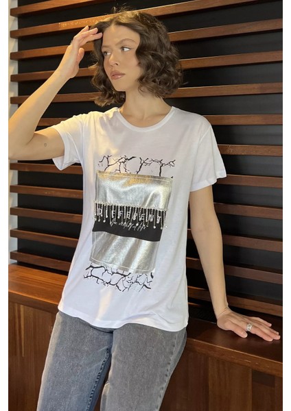 Bisiklet Yaka Ön Baskılı Taşlı Kadın Tişört P-00016442 fiyatları