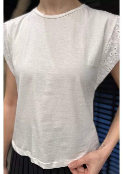 Kadın Bisiklet Yaka Kol Dantel Işlemeli Tişört P-00016466 fırsatları