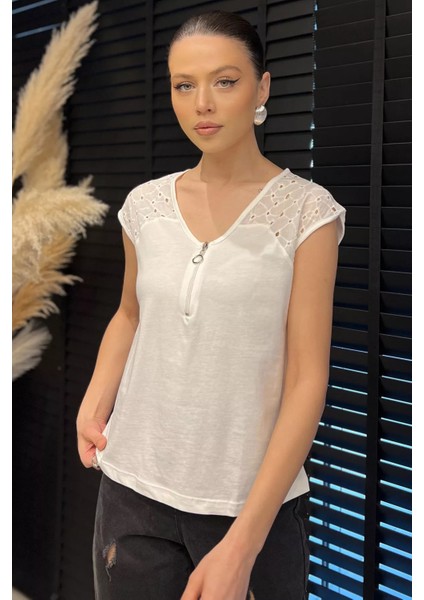 V Yaka Yarım Fermuarlı Sıfır Kol Kadın Tişört P-00016471