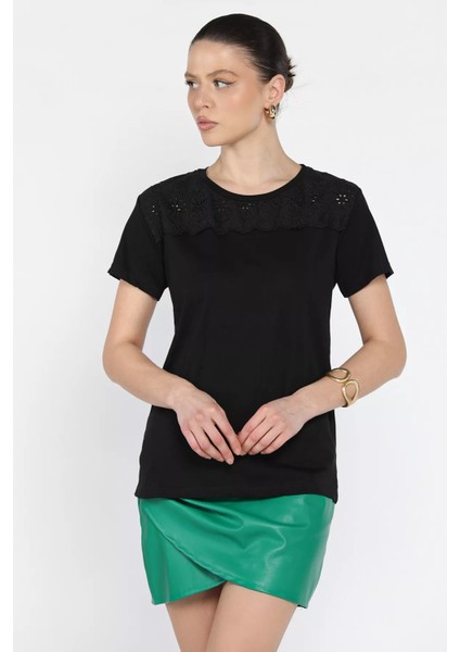 Kadın Dantel Işlemeli Bisiklet Yaka Tişört P-00016468