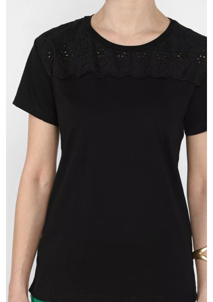 Kadın Dantel Işlemeli Bisiklet Yaka Tişört P-00016468 fırsatları