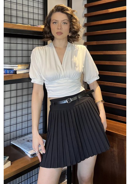 Kadın V Yaka Büzgü Detaylı Crop Top Bluz P-00016475