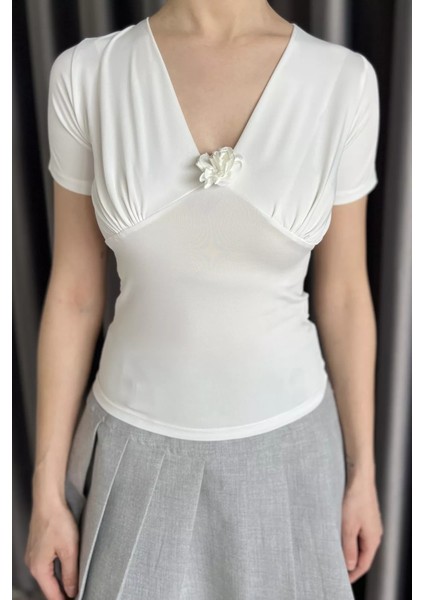 Gül Detaylı V Yaka Kadın Bluz P-00016474