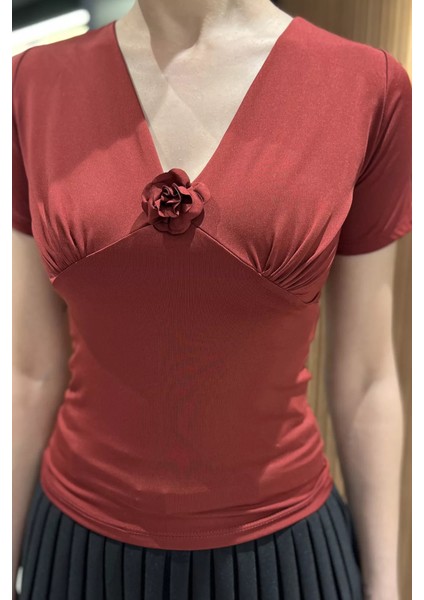 Gül Detaylı V Yaka Kadın Bluz P-00016474 fırsatları