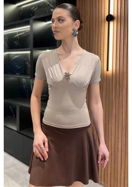 Gül Detaylı V Yaka Kadın Bluz P-00016474