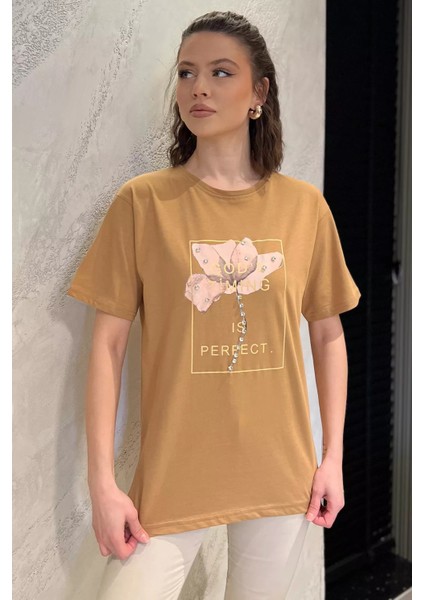 Bisiklet Yaka Taş Detaylı Baskılı Kadın Tişört P-00016697