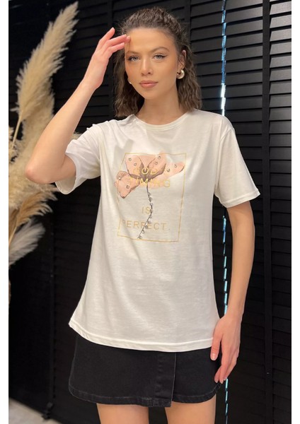 Bisiklet Yaka Taş Detaylı Baskılı Kadın Tişört P-00016697 fiyatları