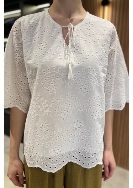 V Yaka Dantel Işlemeli Astarlı Kadın Bluz P-00016418