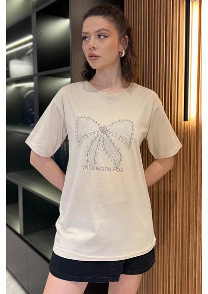 Kurdele Taşlı Bisiklet Yaka Kadın Tişört P-00016714 fiyatları