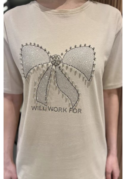 Kurdele Taşlı Bisiklet Yaka Kadın Tişört P-00016714 fırsatları