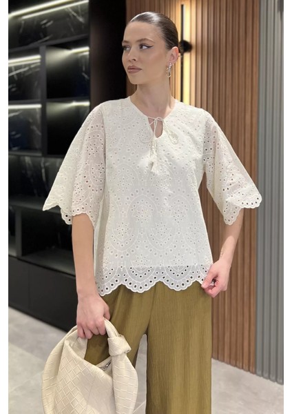 V Yaka Dantel Işlemeli Astarlı Kadın Bluz P-00016418
