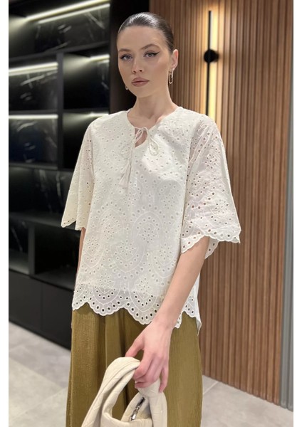 V Yaka Dantel Işlemeli Astarlı Kadın Bluz P-00016418 fiyatları